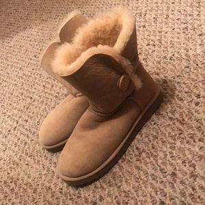 Bailey Button UGG Boots size 8